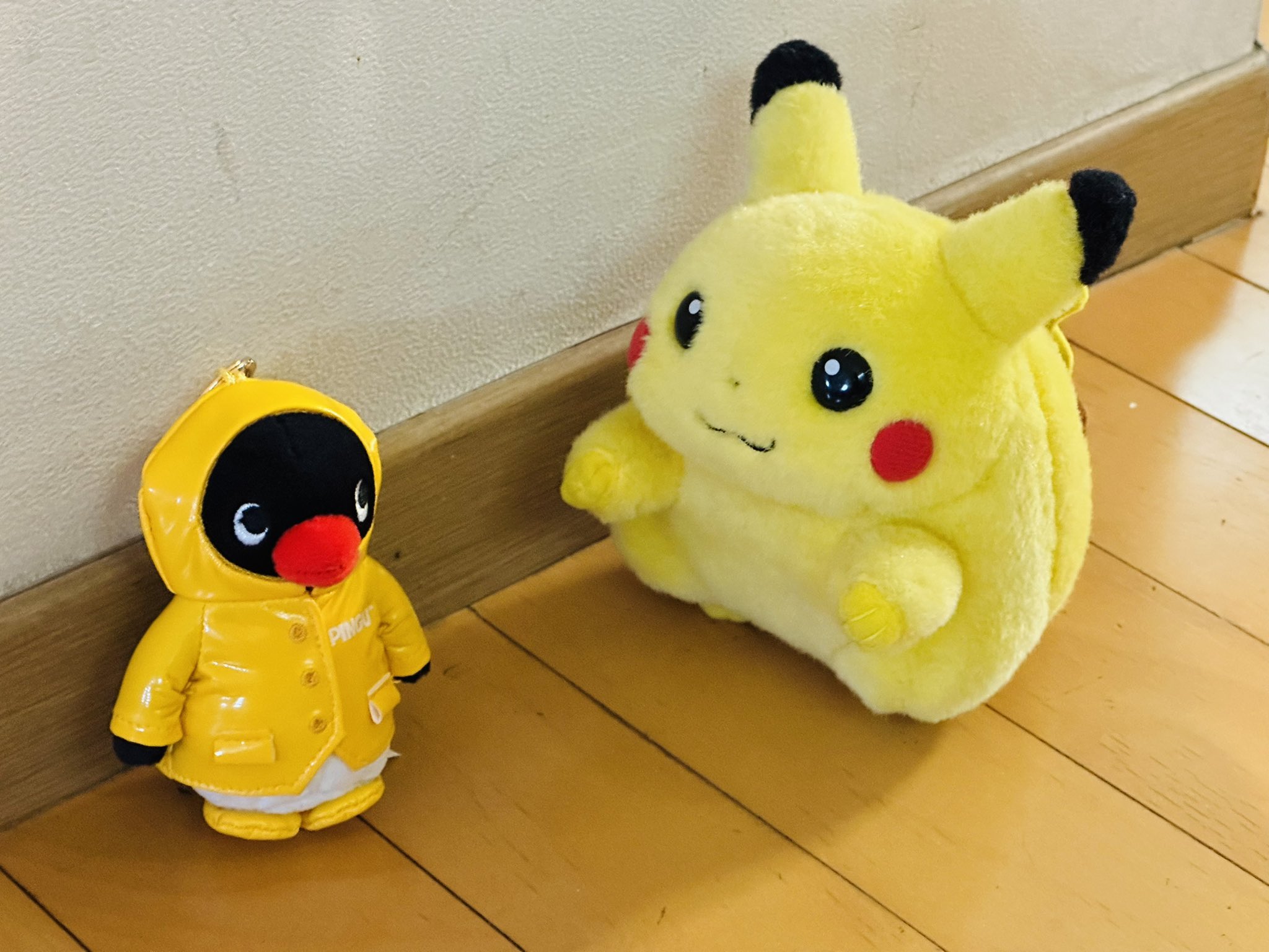 【匿名配送】初期ピカチュウ　ハンドメイド（レインコート）ピンク 匿名配送】初期ピカチュウ ハンドメイド（レインコート）ピンク
