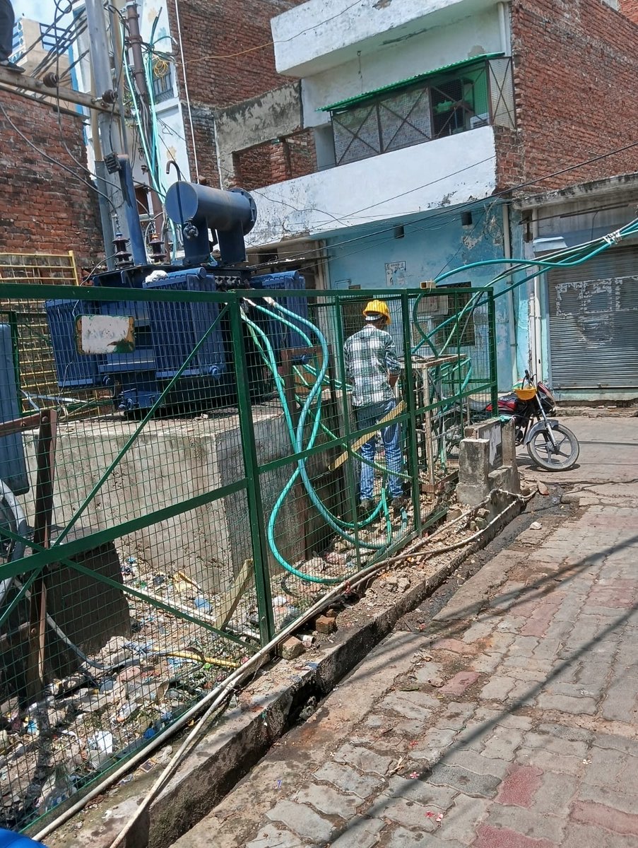 SDO THAKURGANJ (@sdothakurganj) on Twitter photo लेसा सेंट्रल जोन के चौक मण्डल के अंतर्गत राधाग्राम उपकेंद्र के 630 kva परिवर्तक का वर्कशॉप की सहायता से अनुरक्षण कार्य किया जा रहा है। @chairmanuppcl <a href="/aksharmaBharat/">A K Sharma</a> <a href="/MVVNLmd/">MVVNL</a> <a href="/MVVNLHQ/">Madhyanchal Vidyut Vitran Nigam Limited</a> <a href="/Mvvnlcisgomti2/">CE Lesa Central Zone</a> <a href="/SE_EUDC_CHOWK/">SE EUDC - CHOWK</a> <a href="/EuddThakurganj/">EUDD THAKURGANJ</a> लेसा सेंट्रल जोन के चौक मण्डल के अंतर्गत राधाग्राम उपकेंद्र के 630 kva परिवर्तक का वर्कशॉप की सहायता से अनुरक्षण कार्य किया जा रहा है। @chairmanuppcl <a href="/aksharmaBharat/">A K Sharma</a> <a href="/MVVNLmd/">MVVNL</a> <a href="/MVVNLHQ/">Madhyanchal Vidyut Vitran Nigam Limited</a> <a href="/Mvvnlcisgomti2/">CE Lesa Central Zone</a> <a href="/SE_EUDC_CHOWK/">SE EUDC - CHOWK</a> <a href="/EuddThakurganj/">EUDD THAKURGANJ</a>