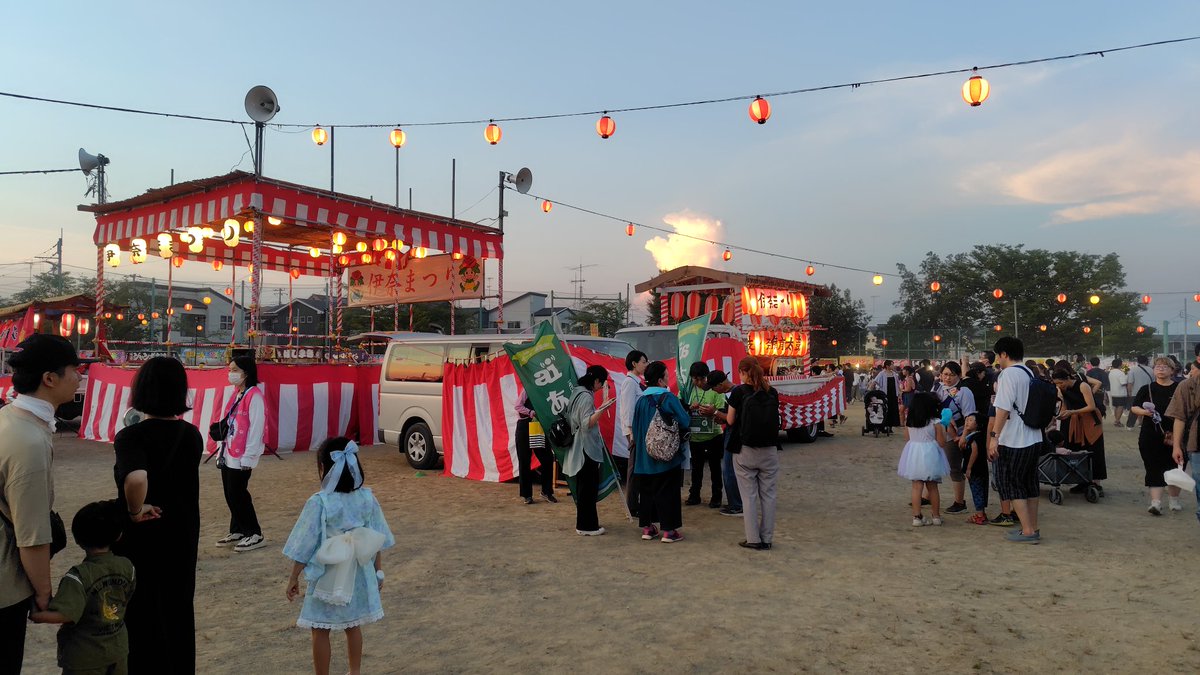 monnyu66's tweet image. あいラジリスナーの妻、中継しているもりまいさんに挨拶成功&amp;amp;中継インタビューされる笑

もりまいさん、スタッフの皆さん、伊奈まつりの中継がんばってください！

#伊奈まつり #あいラジ #コミュニティFM