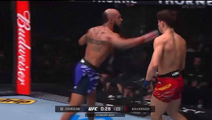 How 6AM is about to hit me 

#UFCShanghai