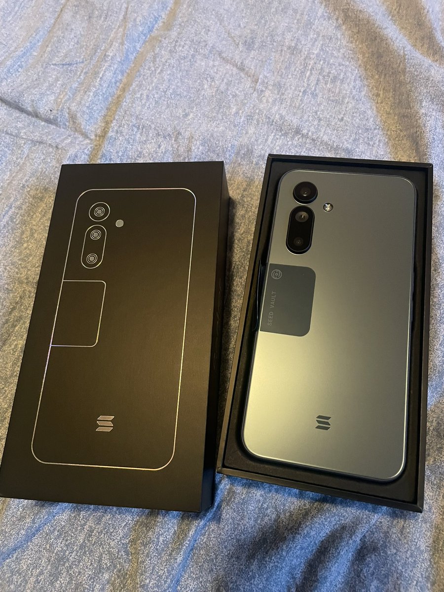 Enfin reçu le solana seeker !!
Je vais tester et faire un retour.
#solana #solanamobile #SolanaSeason