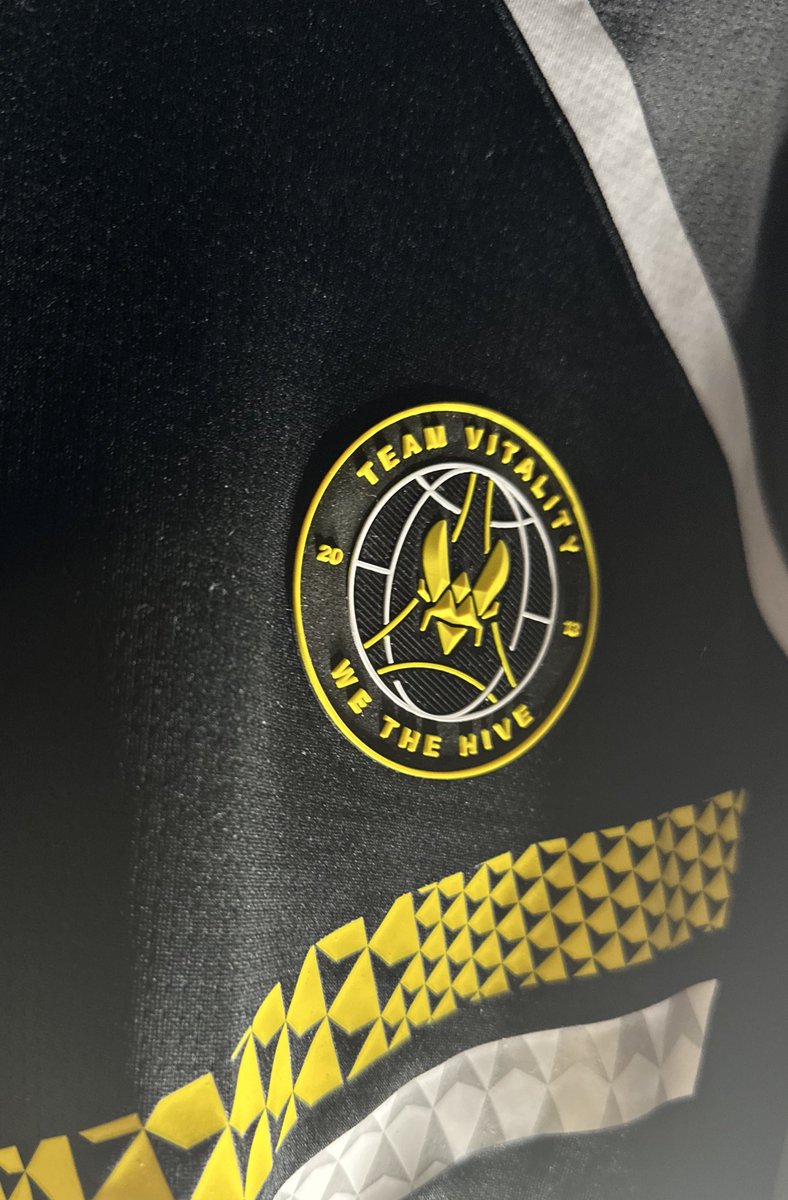 明日VCJ現地います！！！

このツイート見た人、知り合い関係なく誰でも声かけてください！！知ってる人、知り合いは絶対声掛けてくださいネ🗣️

多分、全員にプレゼントあります🐝
#ChallengesJP