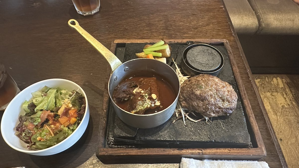 ハンバーグとビーフシチューのセット