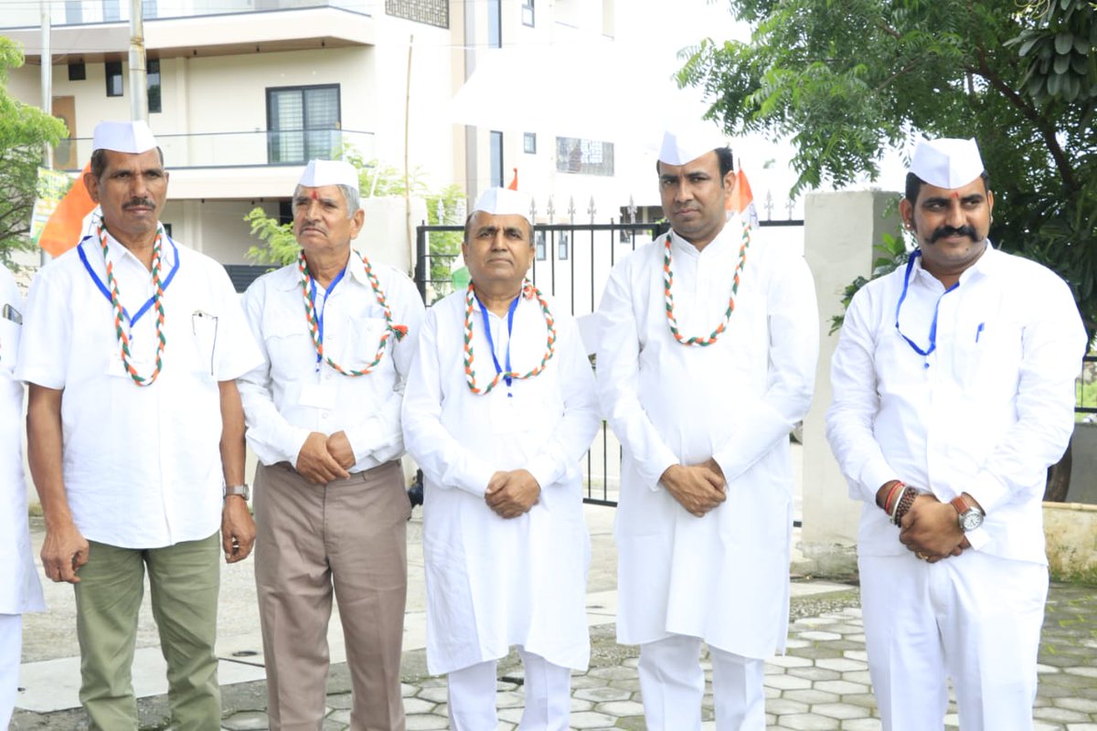 संगठन सृजन प्रशिक्षण अभियान के अंतर्गत आज उदयपुर में सहयोगी प्रशिक्षण शिविर की शुरुआत हुई। जिला कांग्रेस अध्यक्ष श्री कचरू लाल जी के मुख्य आतिथ्य में ध्वज वंदन कार्यक्रम आयोजित हुआ। आज राजेंद्र अडवाना दलपति की भूमिका में थे।