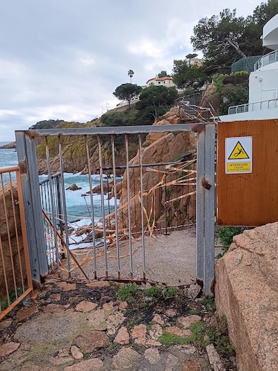 RTVE Notícies (@rtvenoticies) on Twitter photo 📢 <a href="/SosCostaBrava/">SOS Costa Brava 🌊🌊 #ProuCimentMésPinedes</a> exigeix l'obertura immediata del Camí de Ronda a Sant Feliu de Guíxols.
🚧 Fa 4 anys que una tanca impedeix el pas, i denuncien que l'Ajuntament continua sense actuar.
🎙️ <a href="/gemma_esteba/">Gemma Esteba</a> | <a href="/radio4_rne/">radio4_rne</a>
🎧 rtve.es/a/16704872 📢 <a href="/SosCostaBrava/">SOS Costa Brava 🌊🌊 #ProuCimentMésPinedes</a> exigeix l'obertura immediata del Camí de Ronda a Sant Feliu de Guíxols.
🚧 Fa 4 anys que una tanca impedeix el pas, i denuncien que l'Ajuntament continua sense actuar.
🎙️ <a href="/gemma_esteba/">Gemma Esteba</a> | <a href="/radio4_rne/">radio4_rne</a>
🎧 rtve.es/a/16704872