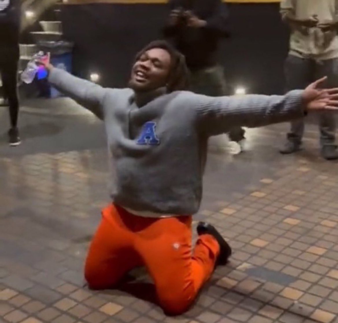 Can everyone see this tweet?