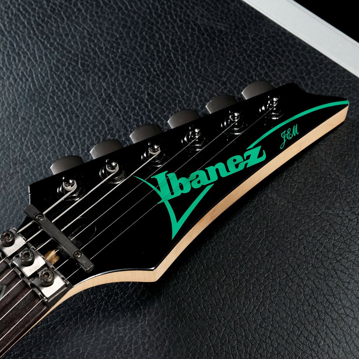 1484shibuya's tweet image. 300本限定で生産されたIbanez / JEM2K-DNA Steve Vai Signature Model。コレクターズ・アイテムとして申し分のない1本です。
ishibashi.co.jp/ec/product/280…
#Ibanez #SteveVai #JEM2K
