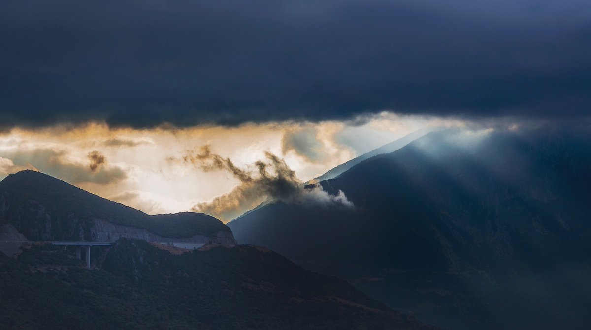 xontrikaiasximi's tweet photo. Sun rising behind Paramythia mountains.
#paramythia #thesprotia #epirus #ipiros #Greece #landscape #sunrise #nikond3100 #photography #egnatia #clouds https://t.co/ruavSoDT4w