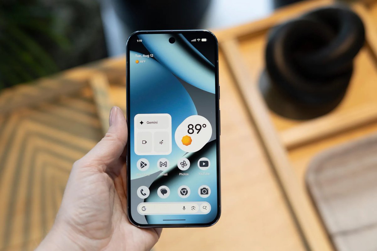 aniwispcom's tweet photo. ⚡️#Google unveils Pixel10 with #TensorG5, #AI-features &amp; #MagSafe-like charging #Pixelsnap📱

#Pixel10ProFold: IP68, 6.4/8" displays, 48+10+10 MP, up to 16/512 GB 
#Pixel10Pro / XL: 6.3/6.8", 4870/5200 mAh batteries, 50+48+48 MP
#Pixel10: 6.3", 12/256 GB, 4970 mAh

📅$799���1799 https://t.co/T7nukjzU8j