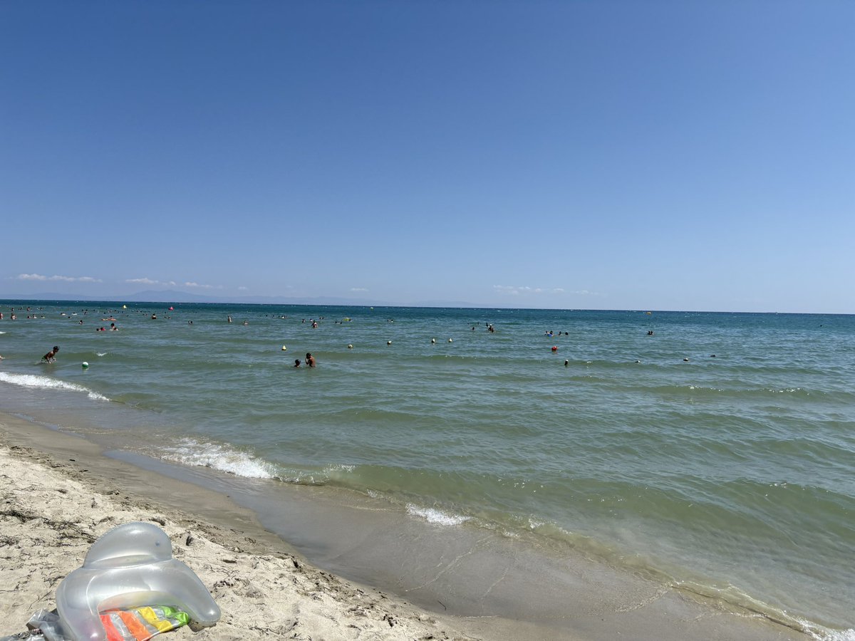 Την τύχη μου την καντηλανάφτρια να δείτε θέλω… οχι αλήθεια δείτε την… ήρθα παραλία… μόνος… φυσάει, έχει κύμα, είναι βρόμικη… 😞 για να μη λέτε ότι μόνο γκρινιάζω χωρίς λόγο… 😞😞😞