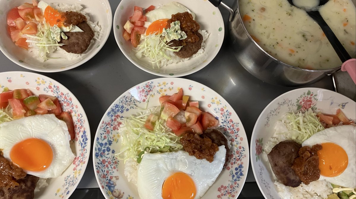ukakomark's tweet photo. ロコモコ丼〜！
#ウルトラマンオメガ
#腹ペコ宇宙人 https://t.co/V52gOpe7QM