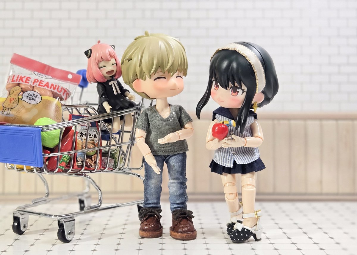 家族でお買い物🔫🌹🥜
🥜｢ピーナツ欲しい～｣
🔫｢ダメだ。夏休みの宿題を終わらせたら買う、そういう約束だぞ｣