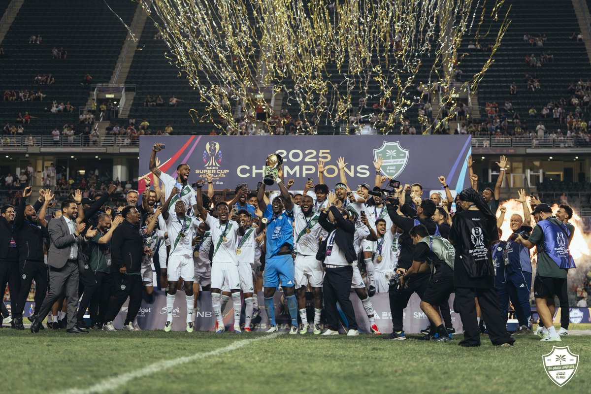 ALAHLI_FCEN's tweet photo. Came with class, left with the Super Cup. 🏆💚

#SuperCupChampions https://t.co/QqRTqrZ3v5