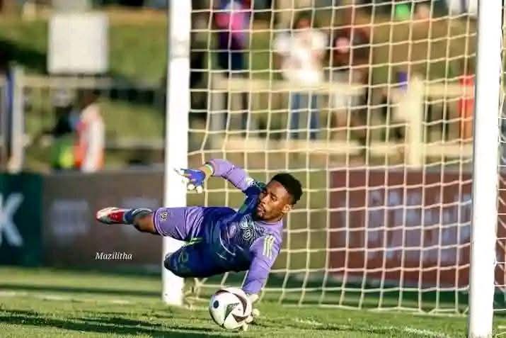 fabse01's tweet photo. @orlandopirates The CHAINE reaction. Dankie Bucs https://t.co/4dWyTMqpGa