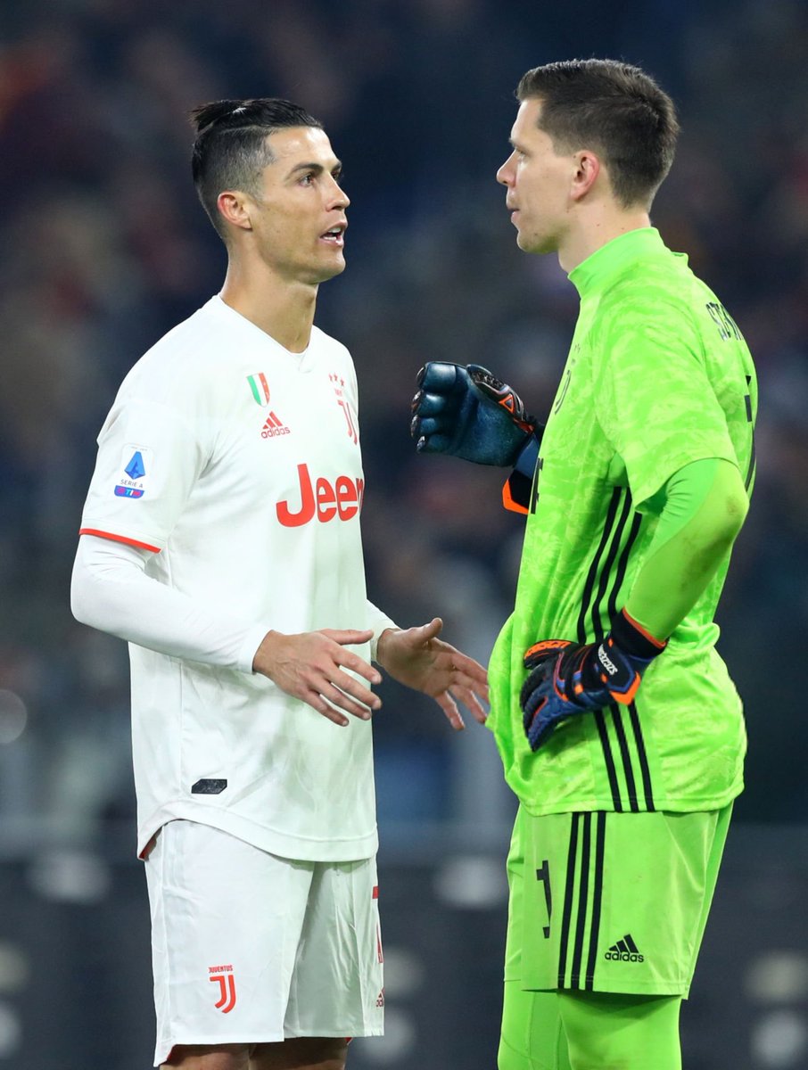 آخر بطولة رسمية حققها كرستيانو رونالدو كانت مع تشيزني 

تشيزني أعتزل كرة القدم وعاد وحقق 3 بطولات ورونالدو ما زال لم يحقق بطولة رسمية