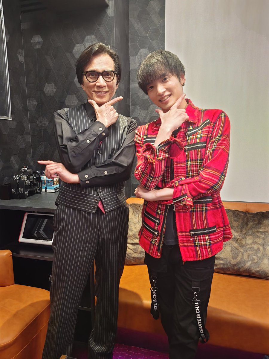 gymnasmagic's tweet photo. ジャグリングの先生である
ダンディGOさんのテーブルクロス引き対決でした〜

TVerにて見逃し配信もあります！
そしてGO先生…さすが過ぎます！

#サンドの禁断の一騎打ち 
#ダンディGO https://t.co/1iCcrnZOBB