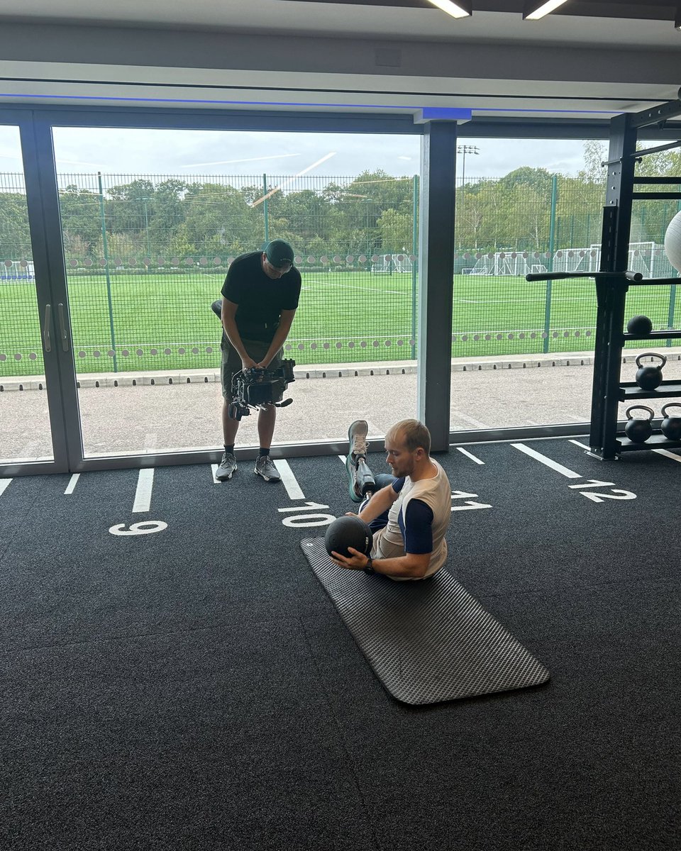 BillyMonger's tweet photo. COYS!!! Mega result 🤍 Got the chance to go down to the training ground earlier this week to film a @tntsports feature called “In My Blood: Thomas Frank” spending time with the man himself as well as the players. A special day and it’s out next Thursday if you guys wanna watch 👊🏼 https://t.co/31tda4kyS4