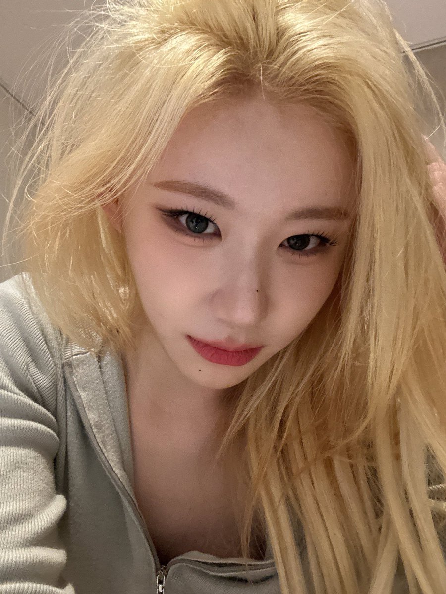 chaeryeong moments that could kill a sapphic tweet media