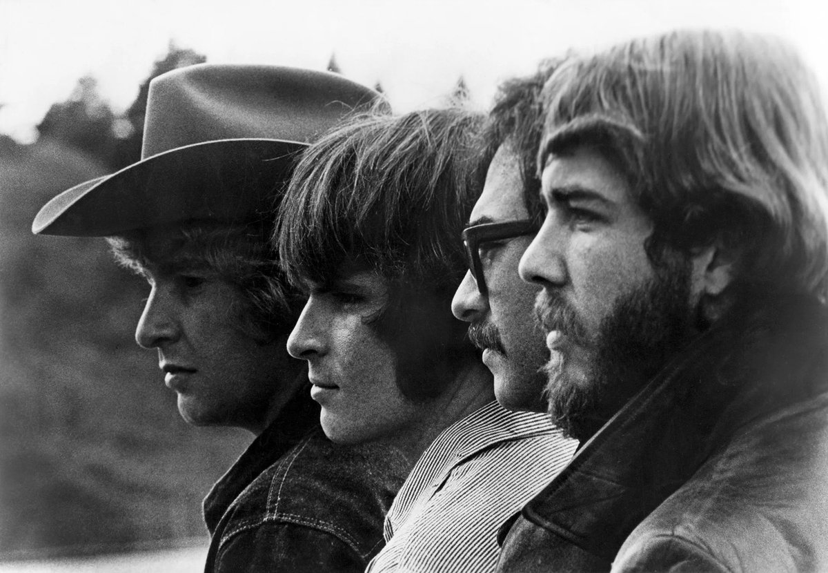 “Fortunate Son”, de Creedence Clearwater Revival, no fue escrita para glorificar banderas ni presidentes, sino para desnudar la injusticia de un sistema... pero a veces los himnos pueden malentenderse.
👇
arturoespinosa.com.mx/fortunate-son-…