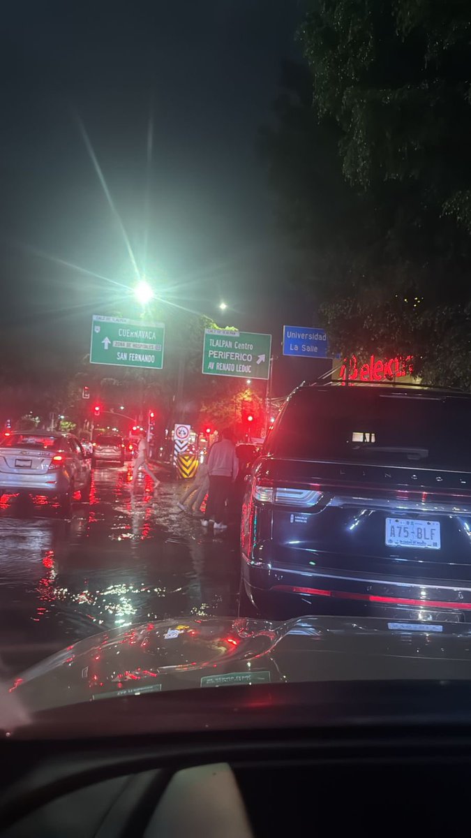letylimon76's tweet photo. En una ciudad con necesidades URGENTES: seguridad, drenaje, baches, transporte público eficiente y de calidad, cultura cívica; es increíble esta premura por tener lista la ciclovía para “el mundial” @ClaraBrugadaM, @Gabyosoriohdz, @Claudiashein, @LaSEMOVI, @OHarfuch, @SOBSECDMX https://t.co/8fbmNsOXWk