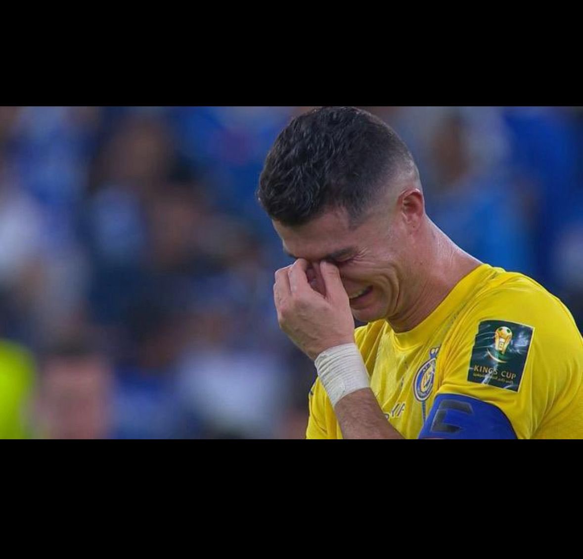 صاح بالرياض ..
صاح بأبها .. 
صاح بجدة ..
صاح بهونغ كونغ.