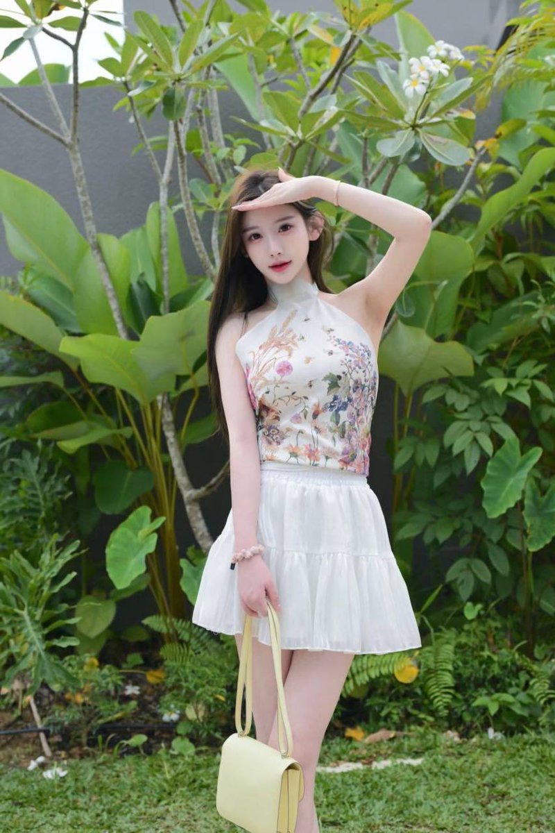 福利姬灵灵全球cos外围经济（全国独家资源）分享的黄推图片2 - 网红私拍内容