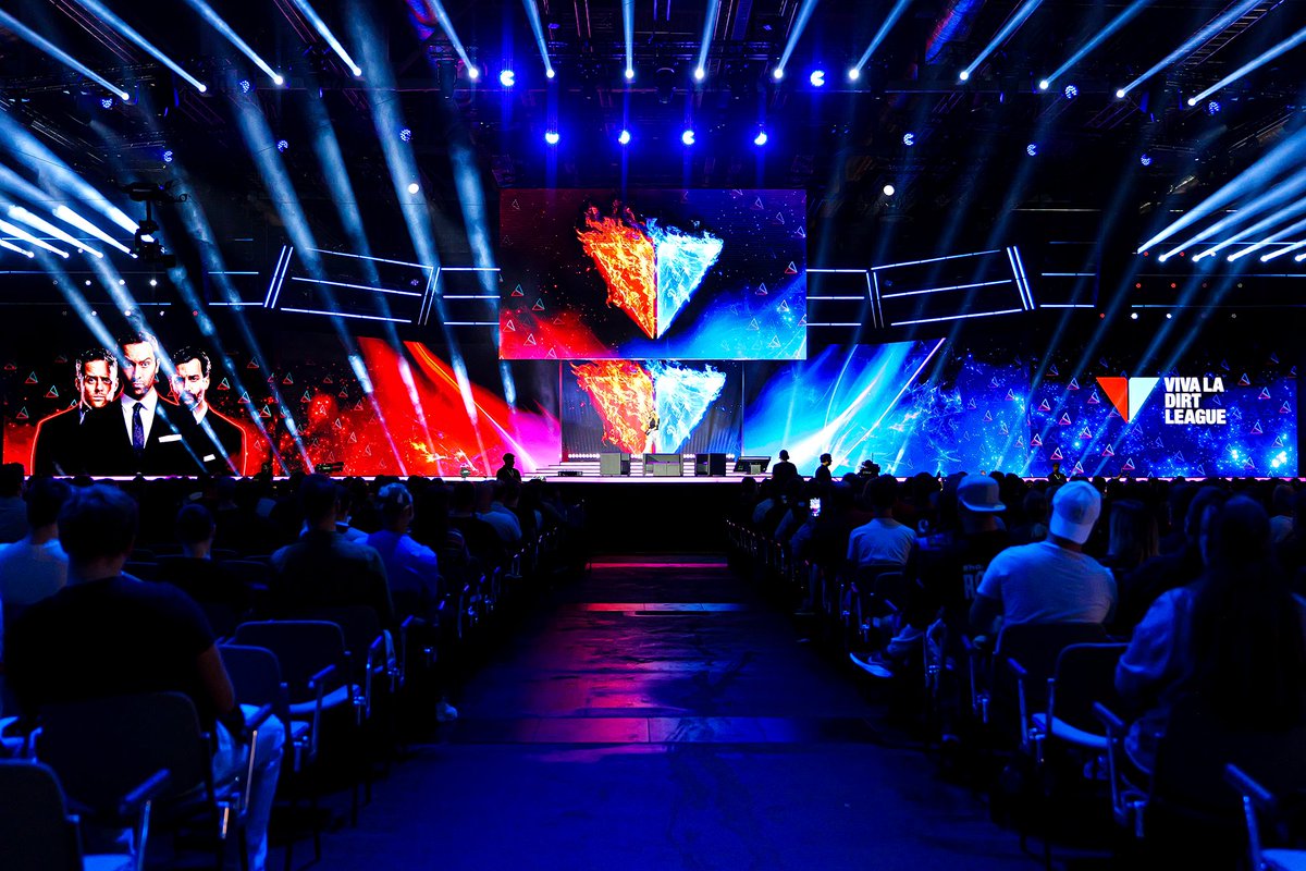 EpicNPCManGame's tweet image. Viva La Dirt League at @gamescom has been EPIC! But our highlight was the Social Stage segment ♥️💙

Yet to play Nice Day for Fishing? 🎣 Head over to @Team17&apos;s booth in Hall 6 to explore the fishing RPG game!