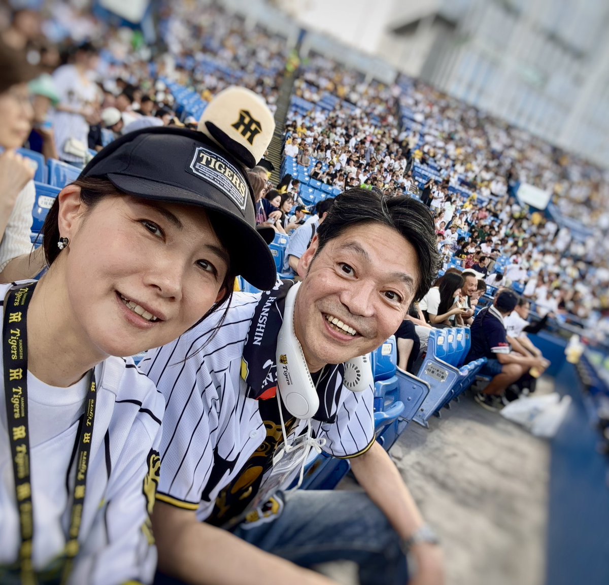 阪神ファンの野村万蔵さんのお誘いで神宮球場。 4時間23分の熱戦