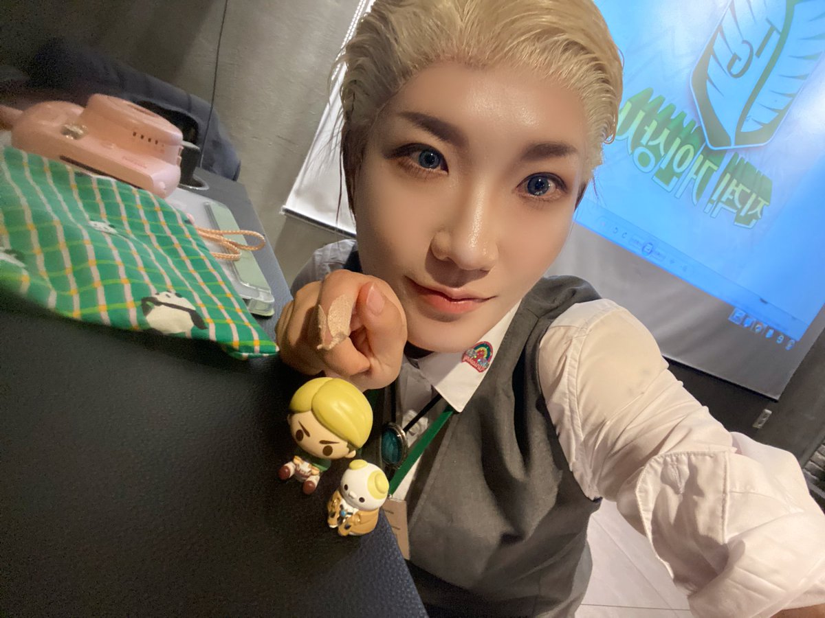 #거인상사후기

거인상사에서 진행과 엘빈 부장을 맡있던 김수광입니다 더운 여름에 일펍 참가해주셨던 입사자 분들 너무 감사드립니다❤️

후기 사진에 없는 물품들은 행사 종료후 제 입속으로 들어가 없습니다

다시한번 감사드립니다❤️