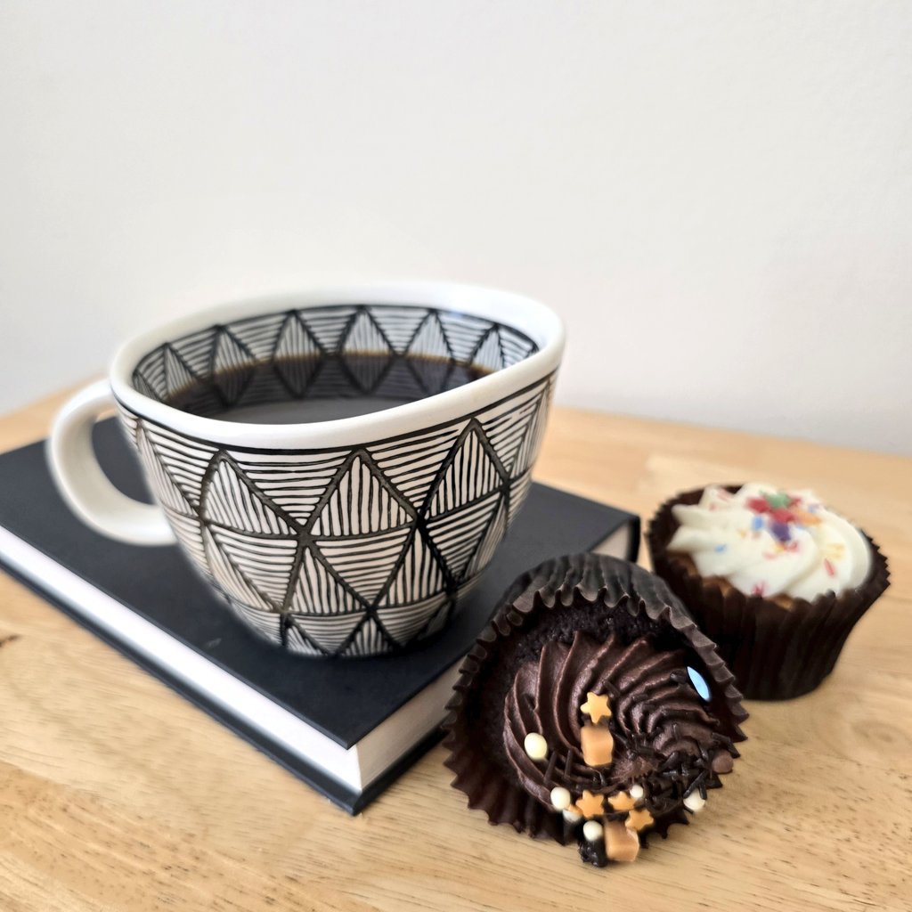 Life doesn't get better than coffee, books and cakes! ☕️📚🧁