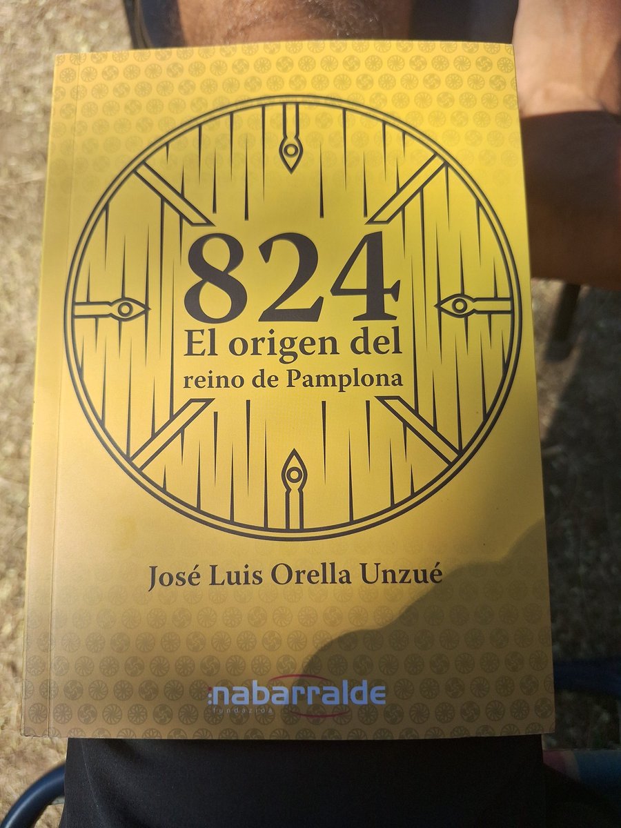 Ondoren Jose Luis Orella Unzueren 824 #Iruñea irakurri dut, hau ere <a href="/Nabarralde/">Nabarralde</a>'k argitaratua.

Garai latzak euskaldunok bizitakoak, frankoak goitik eta godoen ostean musulmanak behetik erasoan genituela.

Estatu propioa sortzeko gai izan ginen Eneko Aritza buru zela.

Gaur?