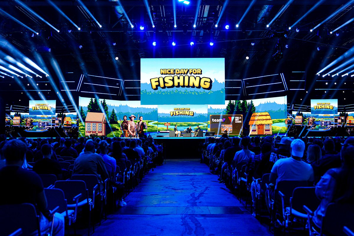EpicNPCManGame's tweet image. Viva La Dirt League at @gamescom has been EPIC! But our highlight was the Social Stage segment ♥️💙

Yet to play Nice Day for Fishing? 🎣 Head over to @Team17&apos;s booth in Hall 6 to explore the fishing RPG game!