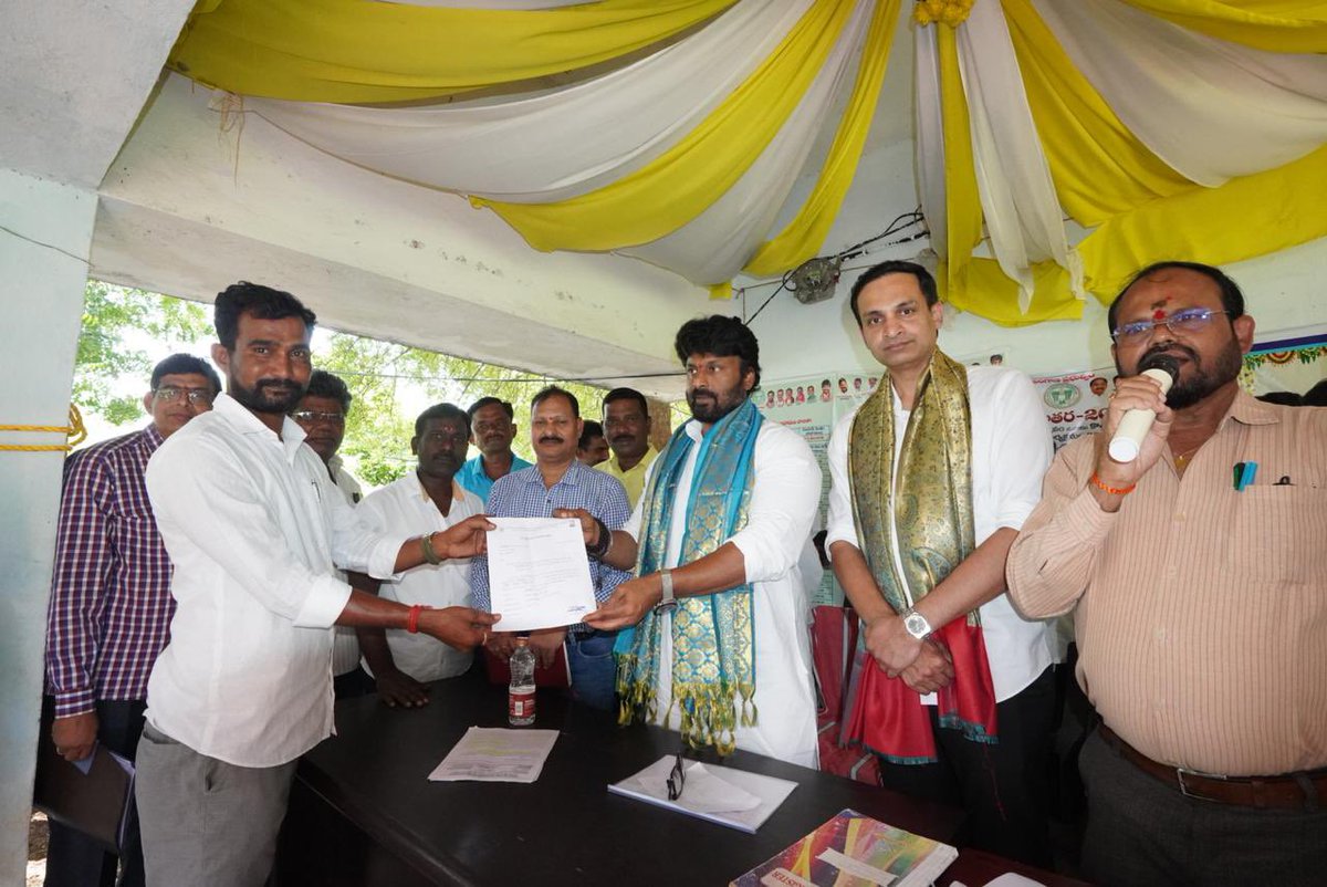 Gutha Amith Reddy (@guthaamithreddy) on Twitter photo పెద్దపల్లి జిల్లా, రామగుండం, నియోజకవర్గం లో ప్రియతమ సోదరులు, శాసనసభ్యులు శ్రీ <a href="/MSRAJTHAKUR2/">MS RAJ THAKUR</a> గారితో కలసి “పనుల జాతర”కార్యక్రమాల్లో పాల్గొనడం జరిగింది.
ఈ సందర్భంగా కల్యాణ లక్ష్మి/ షాదీ ముబారక్ చెక్కులు నూతన రేషన్ కార్డుల పంపిణీ , అంగన్వాడీ కేంద్ర ప్రారంభోత్సవం, చిన్నారుల పెద్దపల్లి జిల్లా, రామగుండం, నియోజకవర్గం లో ప్రియతమ సోదరులు, శాసనసభ్యులు శ్రీ <a href="/MSRAJTHAKUR2/">MS RAJ THAKUR</a> గారితో కలసి “పనుల జాతర”కార్యక్రమాల్లో పాల్గొనడం జరిగింది.
ఈ సందర్భంగా కల్యాణ లక్ష్మి/ షాదీ ముబారక్ చెక్కులు నూతన రేషన్ కార్డుల పంపిణీ , అంగన్వాడీ కేంద్ర ప్రారంభోత్సవం, చిన్నారుల