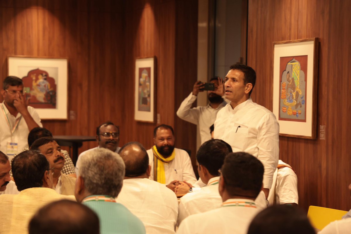 jitupatwari's tweet photo. ऊर्जा और उत्साह से भरी हुई "टीम मध्यप्रदेश" कांग्रेस के वैचारिक प्रवाह को नई गति दे रही है! जन अपेक्षाओं को साकार करने के लिए भी हम सभी प्राण-प्रण से संघर्ष करेंगे!

प्रदेश प्रभारी श्री हरीश जी चौधरी के साथ सभी नव-नियुक्त जिला कांग्रेस अध्यक्षों ने संकल्प लिया! हम मिलकर लड़ेंगे, हर हाल में जीतेंगे!

📍नई दिल्ली | कांग्रेस मुख्यालय