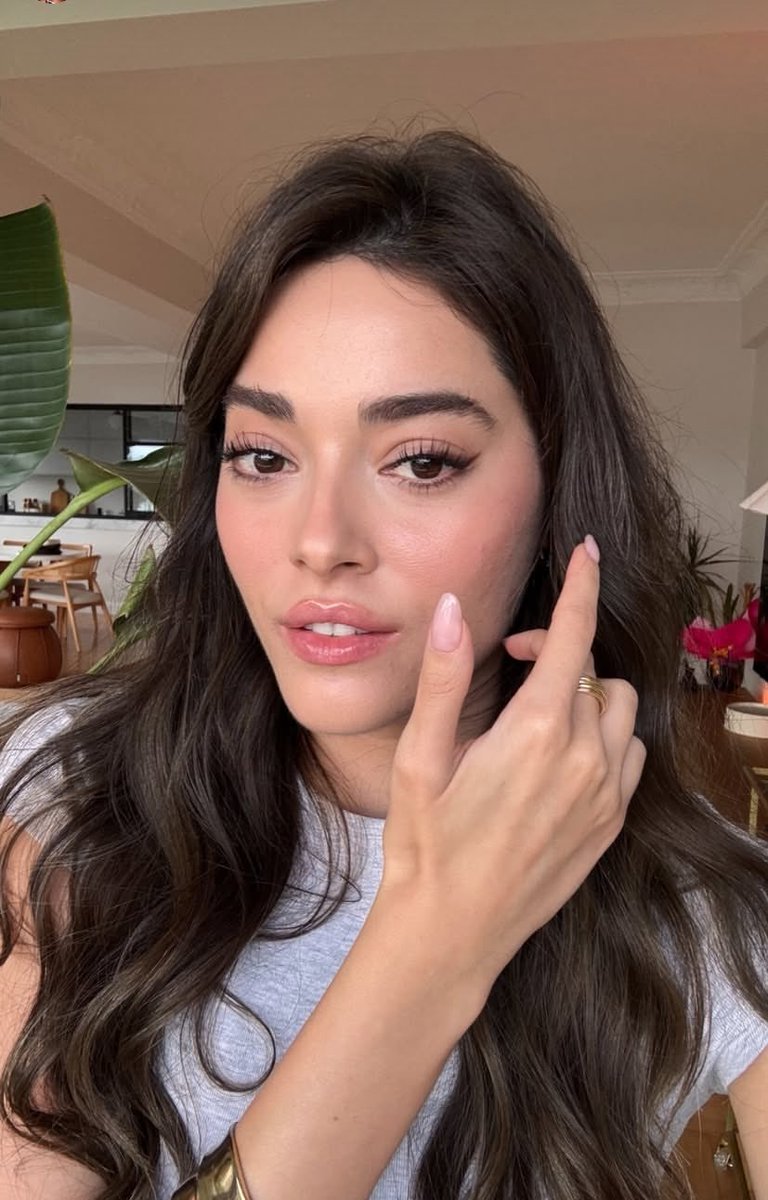 خفي علينا مانتحمل كل ذا الجمال 😔💗💗💗.