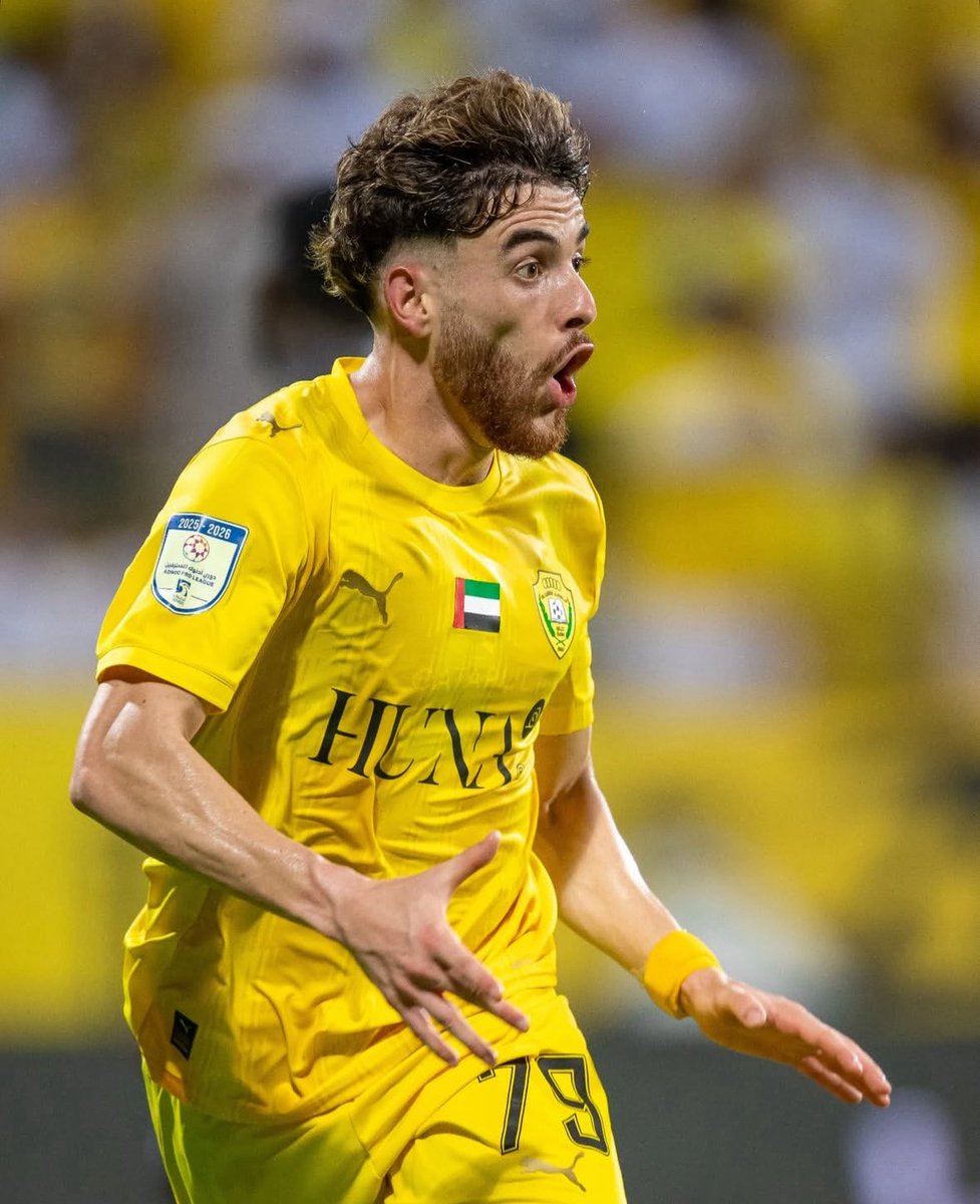 بيدرو ماليرو هو المعنى الحقيقي للاعب الذي لا تحتاج أكثر من مباراة واحدة لتكتشفه، مباراة واحدة كافية لتقول في نفسك "خلاص، عرفتك"

فنياً عالي في الأدوار الدفاعية والهجومية، ترى كلكم عرفتوه وحفظتوه قبل ان يصل الشتاء…!

الشتاء قادم بعدكم ما شفتوا شي، winter is coming 😁