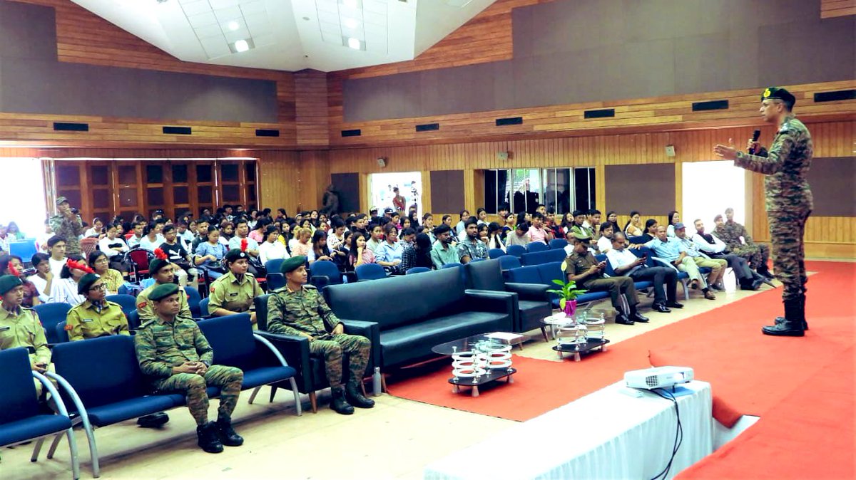GajrajCorps_IA's tweet photo. ЁЭРОЁЭРйЁЭРЮЁЭРлЁЭРЪЁЭРнЁЭРвЁЭРиЁЭРз ЁЭРТЁЭРвЁЭРзЁЭРЭЁЭРиЁЭРиЁЭРл : ЁЭРВЁЭРиЁЭРоЁЭРлЁЭРЪЁЭРаЁЭРЮ ЁЭРнЁЭРбЁЭРЪЁЭРн ЁЭРвЁЭРзЁЭРмЁЭРйЁЭРвЁЭРлЁЭРЮЁЭРм, ЁЭРХЁЭРвЁЭРмЁЭРвЁЭРиЁЭРз ЁЭРнЁЭРбЁЭРЪЁЭРн ЁЭРоЁЭРзЁЭРвЁЭРнЁЭРЮЁЭРм ЁЯЗоЁЯЗ│
As part of #OpSindoor outreach, #RedHornsDiv of @GajrajCorps_IA held an interactive session at NEHU, #Shillong, engaging 500+ students.
ЁЯТб The lecture highlighted the Indian ArmyтАЩs valour & precision during #OperationSindoor тАФ IndiaтАЩs bold response to the Pahalgam terror attack.
It ignited patriotism, inspired service, and empowered youth to rise above misinformation, uphold truth, and emerge as Sentinels of Digital Integrity.
рдСрдкрд░реЗрд╢рди рд╕рд┐рдВрджреВрд░ : рд╕рд╛рд╣рд╕ рдЬреЛ рдкреНрд░реЗрд░рд┐рдд рдХрд░реЗ, рджреГрд╖реНрдЯрд┐ рдЬреЛ рдПрдХрдЬреБрдЯ рдХрд░реЗ ЁЯЗоЁЯЗ│
#OpSindoor рдЕрднрд┐рдпрд╛рди рдХреЗ рддрд╣рдд #RedHornsDiv, @GajrajCorps_IA рдиреЗ #Shillong рдХреЗ NEHU рдХреИрдВрдкрд╕ рдореЗрдВ 500+ рдЫрд╛рддреНрд░реЛрдВ рд╕рдВрдЧ рдЗрдВрдЯрд░реИрдХреНрдЯрд┐рд╡ рд╕рддреНрд░ рдЖрдпреЛрдЬрд┐рдд рдХрд┐рдпрд╛ред
ЁЯТб рд╡реНрдпрд╛рдЦреНрдпрд╛рди рдореЗрдВ рднрд╛рд░рддреАрдп рд╕реЗрдирд╛ рдХреЗ рдЕрдЯреВрдЯ рд╢реМрд░реНрдп рд╡ рд╕рдЯреАрдХрддрд╛ рдХреЛ рджрд░реНрд╢рд╛рдпрд╛ рдЧрдпрд╛тАФрдЬреЛ рдкрд╣рд▓рдЧрд╛рдо рдЖрддрдВрдХреА рд╣рдорд▓реЗ рдкрд░ рднрд╛рд░рдд рдХреА рд╡реАрд░ рдкреНрд░рддрд┐рдХреНрд░рд┐рдпрд╛ рдереАред
рдЗрд╕ рдкрд╣рд▓ рдиреЗ рдпреБрд╡рд╛рдУрдВ рдореЗрдВ рджреЗрд╢рднрдХреНрддрд┐ рдЬрдЧрд╛рдИ, рд╕реЗрд╡рд╛ рдХреА рдкреНрд░реЗрд░рдгрд╛ рджреА рдФрд░ рдЙрдиреНрд╣реЗрдВ рдбрд┐рдЬрд┐рдЯрд▓ рд╕рддреНрдпрдирд┐рд╖реНрдард╛ рдХреЗ рдкреНрд░рд╣рд░реА рдмрдирдиреЗ рдХрд╛ рдЖрд╣реНрд╡рд╛рди рдХрд┐рдпрд╛ред
#NationFirst | #InspiringYouth | #MotivatingMinds #Opsindoor
@easterncomd @adgpi @GajrajCorps_IA