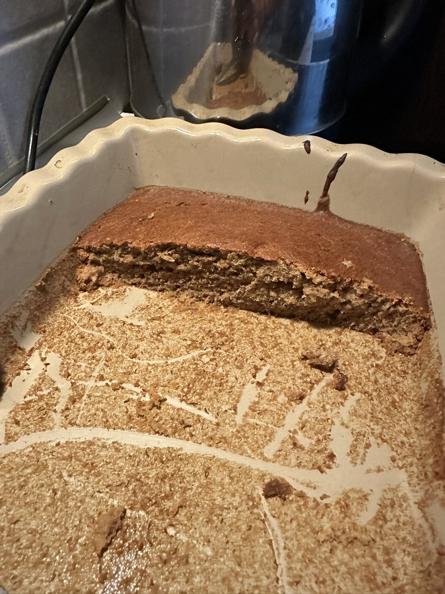 Ako me havajski butter mochi ne unisti, banana bread sigurno hoce🐷🐷🐷🤕