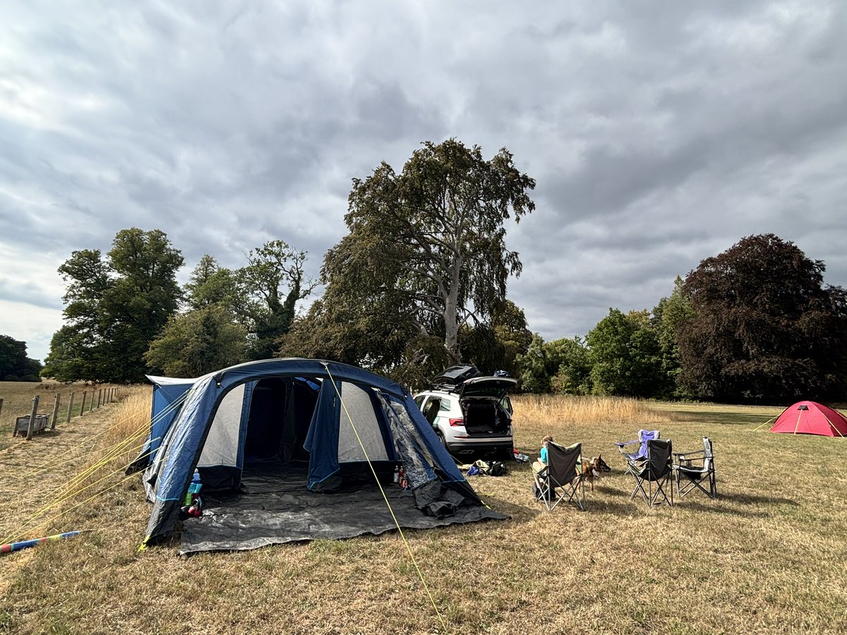 Birthday girl has arrived!  My surprise is a party weekend with the <a href="/The_NFRSA/">NFRSA</a> <a href="/CotswoldLadyB/">Countess Bathurst</a> . I’m so excited 😆