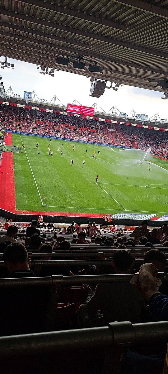 A goalless first half sees Adam Armstrong and Jay Robinson come closest to putting the hosts ahead. Wellington goes off injured in otherwise an uneventful first half here at St Mary's. 

0-0

#SaintsFC