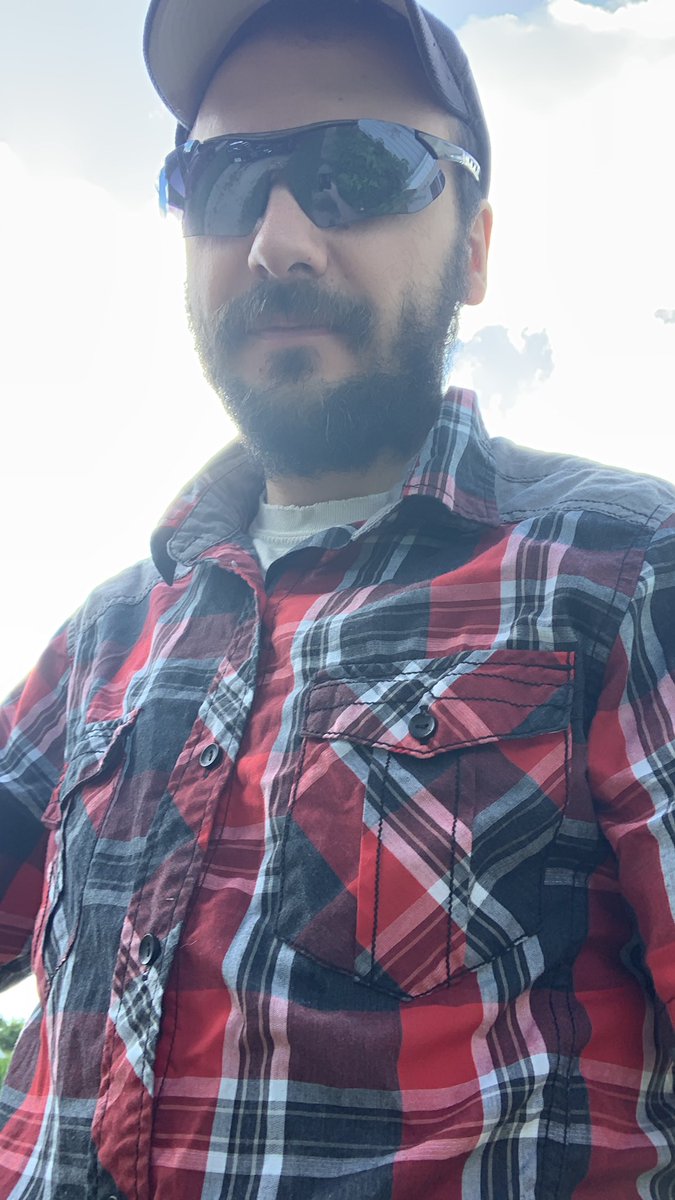 Good morning everyone i didn’t sleep well at all too excited for today going golfing today, with your thoughts of my golf look. #golfer #wisconsin #twitchstreamer #youtuber <a href="/PGATOUR/">PGA TOUR</a> #smallcontentcreator