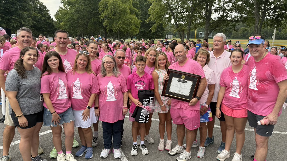 EricPointerTV's tweet image. Touching moment: Harding University presented Janie Grace Moss's family with a certificate of recognition at Saturday's memorial 5K. She was accepted to the university before her passing. #JanieGrace #HardingUniversity #Nashville