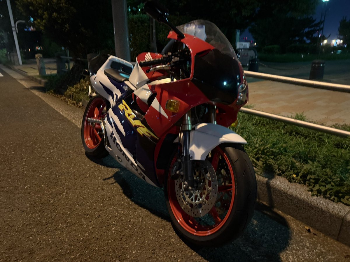 13号地、元船館ら辺まで乗ったけど…
外気温と共にRVFは猛烈な熱気を放っていて
暑辛っ😰