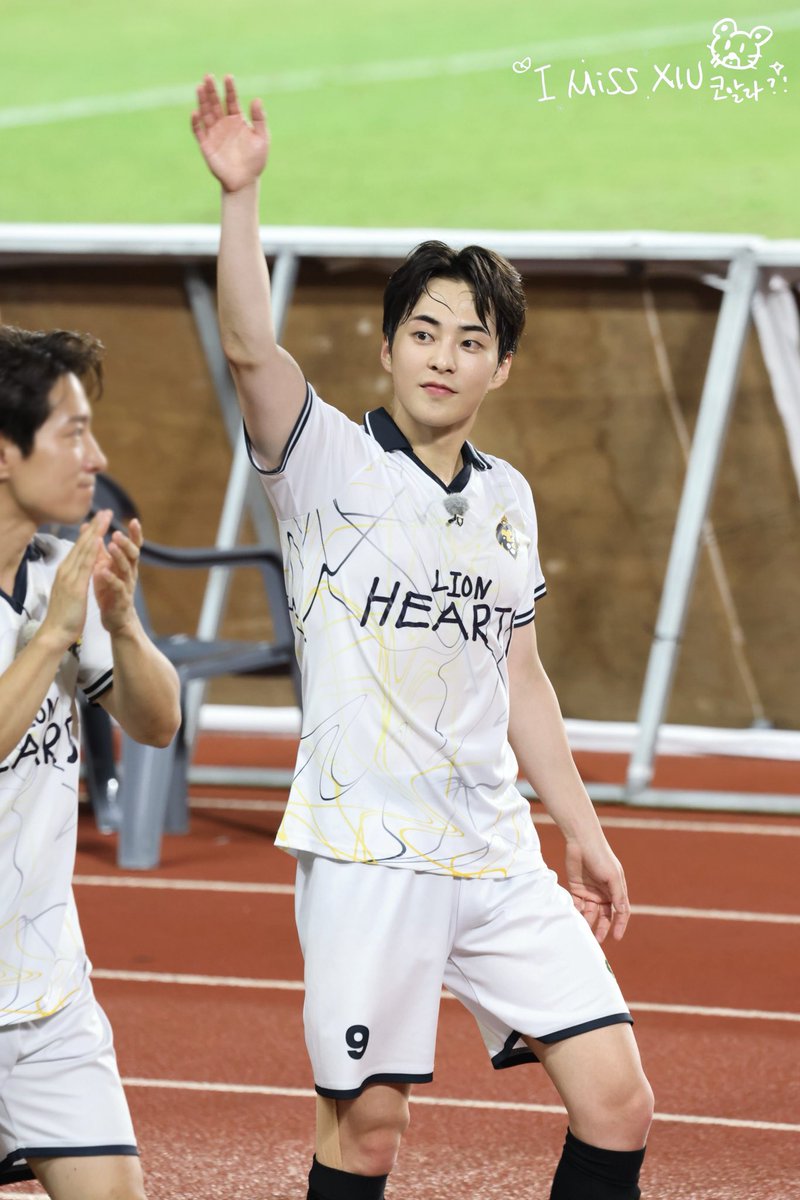 안녕~

#シウミン #시우민 #김민석 #XIUMIN #KIMMINSEOK #金珉锡 #秀珉