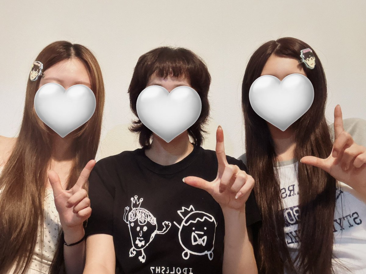 i7_numa's tweet photo. 新しいアクスタの撮り方思いついてさすがに楽しいwwwww25さい最後の夏
 #ラヴィットロック https://t.co/GPv3VOs2Ff