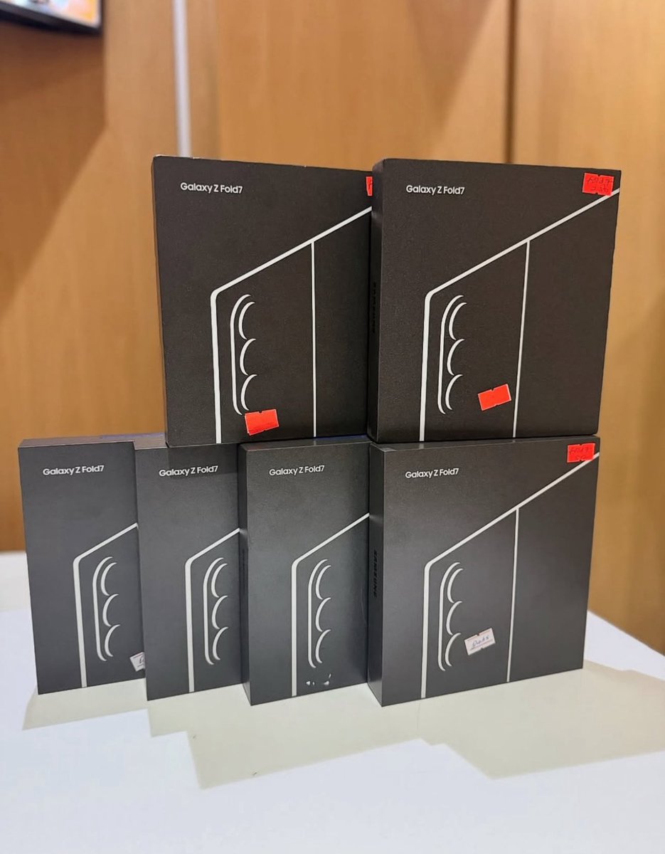 Rare offer ‼️We have 5 pieces of Brand new Samsung galaxy fold 7 512gb MINT colour! Available on Monday evening for pick up! Payment validates o! Dm to order! Price will differ when item arrives in store! 

Price: N2,450,000

Dabz Global; Suite C3 New Banex(beside banex micro