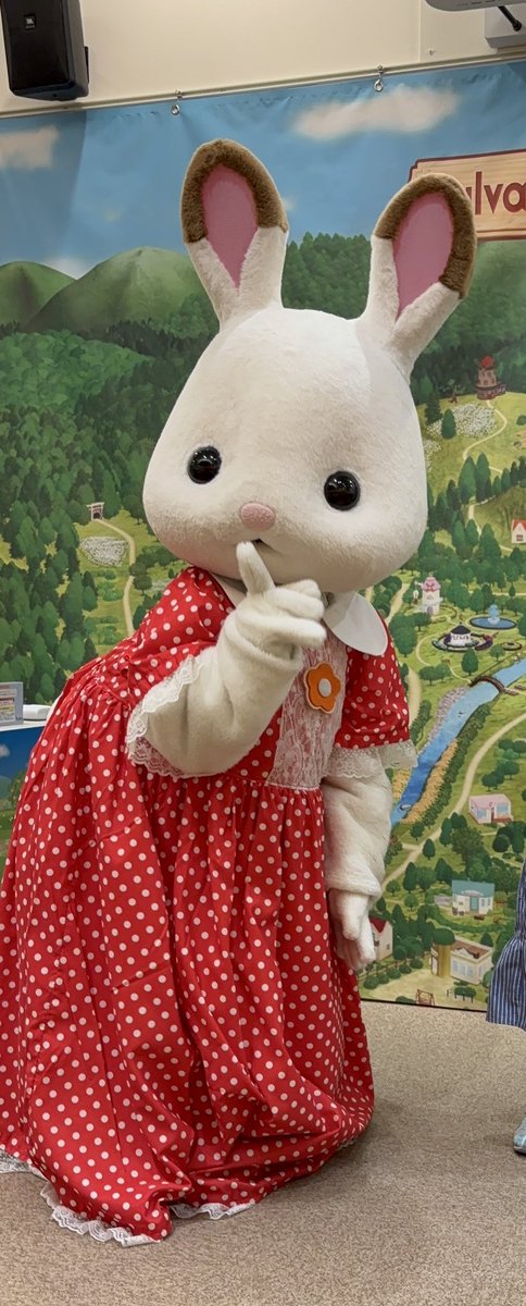 MaySheepTEN612's tweet photo. 実は娘の誕生日にシルバニアの森のキッチンにも行ってきたんだよ〜
去年とバースデイプランは少しシステムが変わっていて予約もしなくて良くなっていたからどうなるかドキドキだったけど、楽しんできました😚
4枚目は娘に目瞑って〜って言ってプレゼント用意してくれている最中のフレアちゃん https://t.co/pK5FSptBru