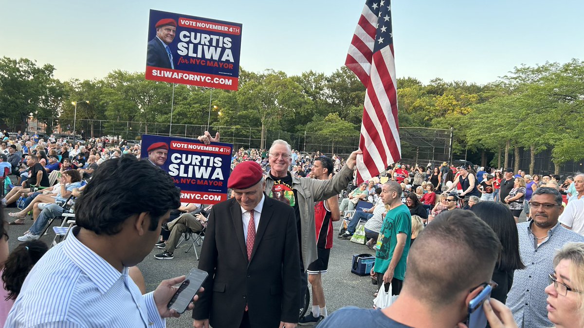 🚨 Join Us Today! 🚨
Come meet Curtis Sliwa at 2:00 PM at the Mobil gas station on 20th Avenue and Parsons Blvd! Curtis will be speaking with neighbors about public safety and the issues that matter most to our community. Don’t miss the chance to hear him in person!