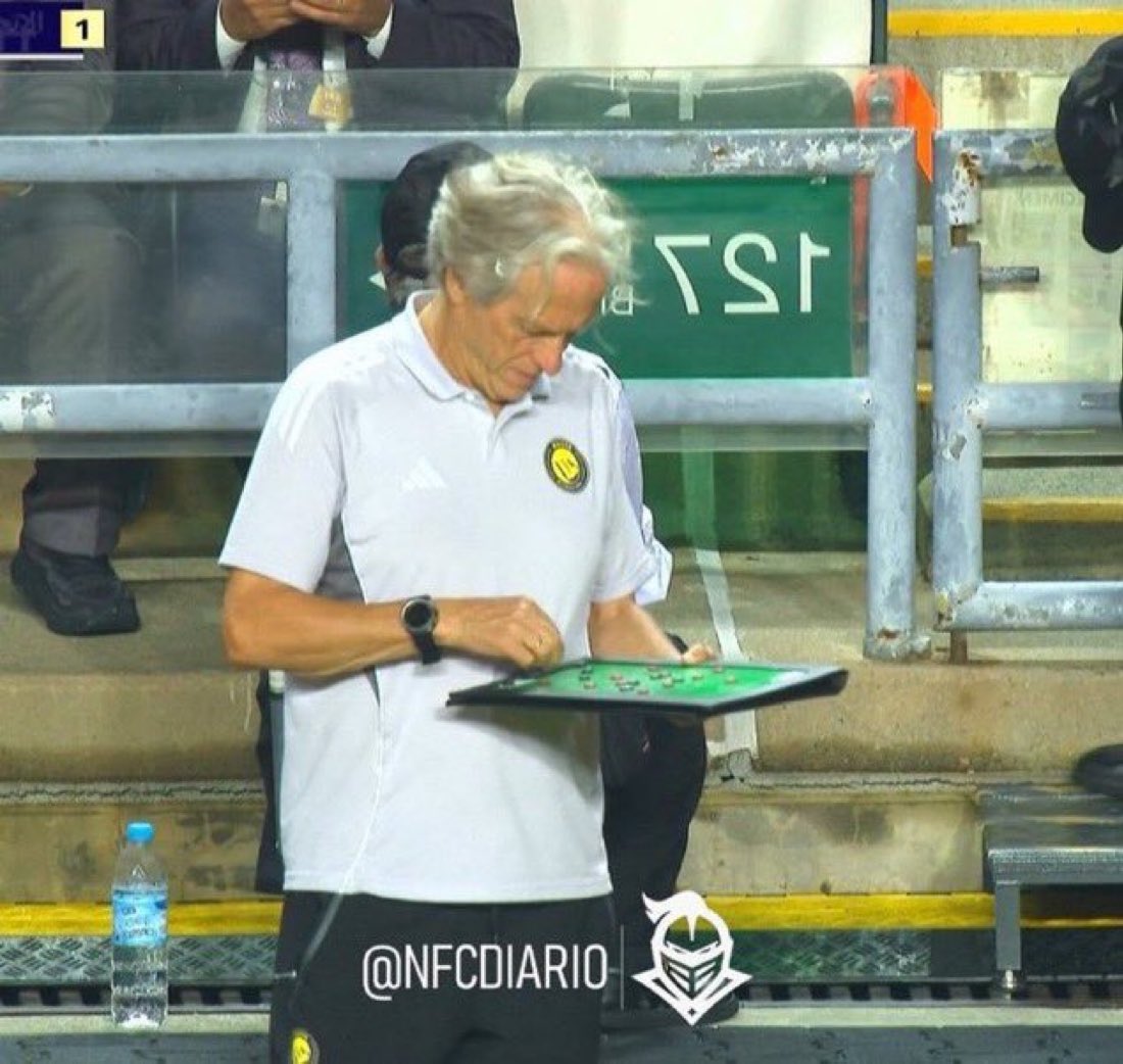 يعلم الله اني سعيد لحزنه وتعاسته الكرويه