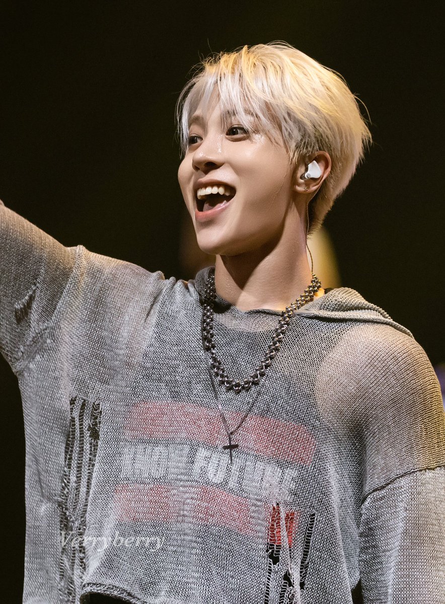 THIS JUNGHWAN'S SMILEE??? 🫠🤎